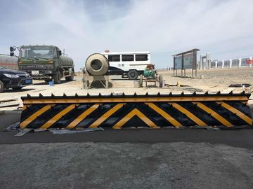 380V 3 phase Automatic Car Park Blocker Hydraulic Road Barrier For Checkpoint