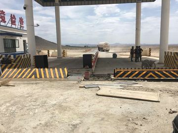 380V 3 phase Automatic Car Park Blocker Hydraulic Road Barrier For Checkpoint